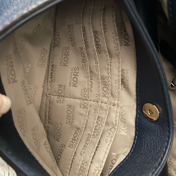 Michael Kors cross body bag - Picture 3 of 4